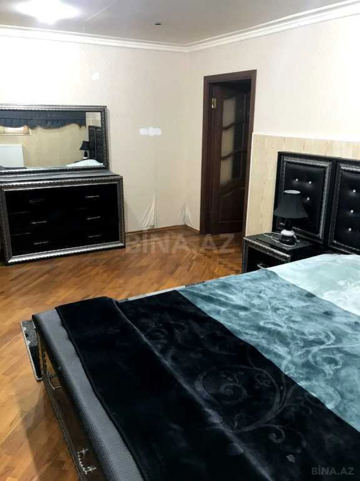 Satılır 6 otaqlı həyət evi 250 m²