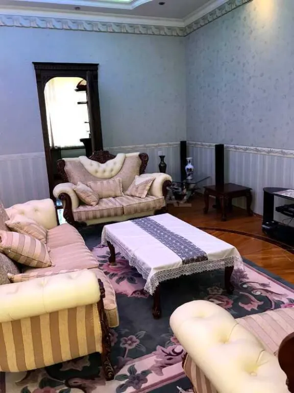 Satılır 6 otaqlı həyət evi 250 m²