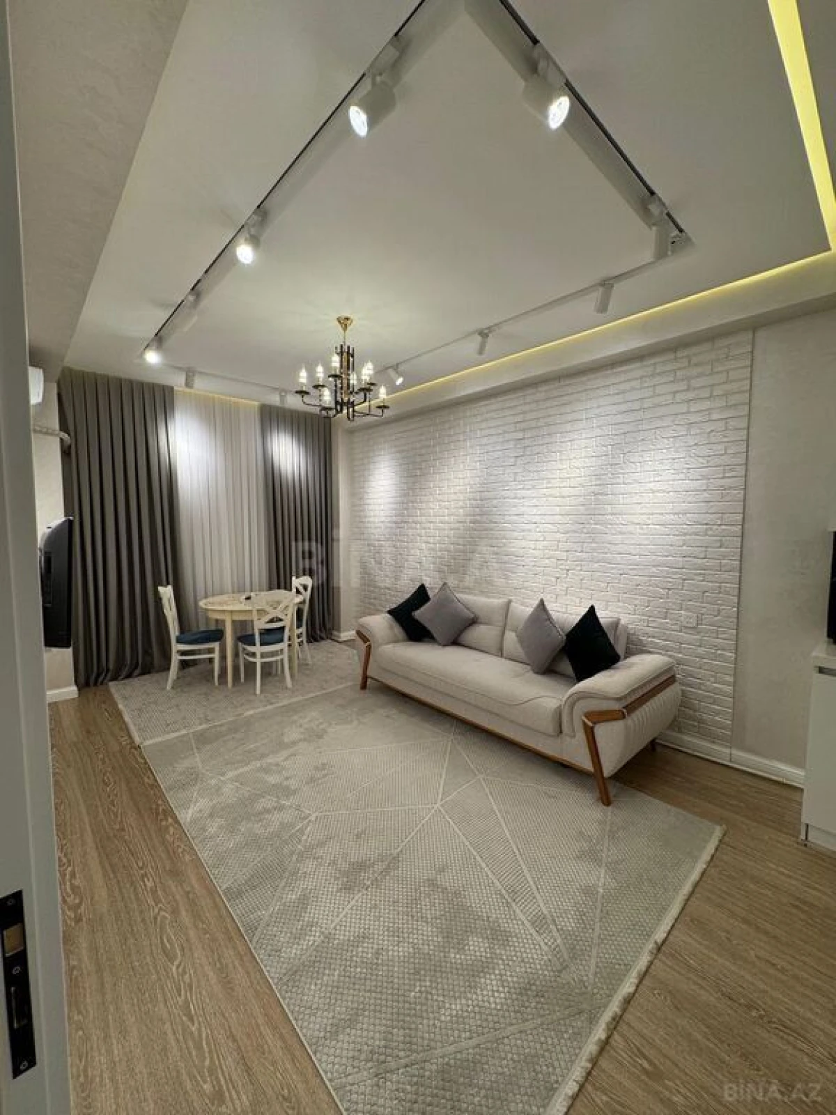 Satılır 2 otaqlı mənzil 52 m²