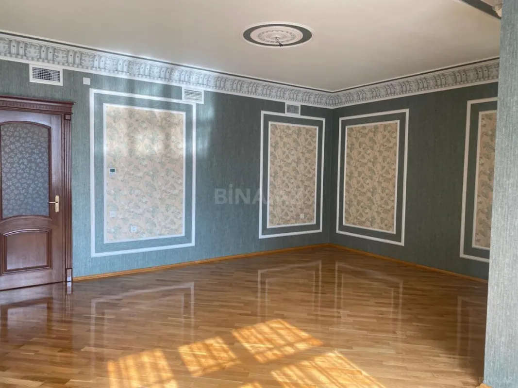 Satılır 4 otaqlı mənzil 250 m²