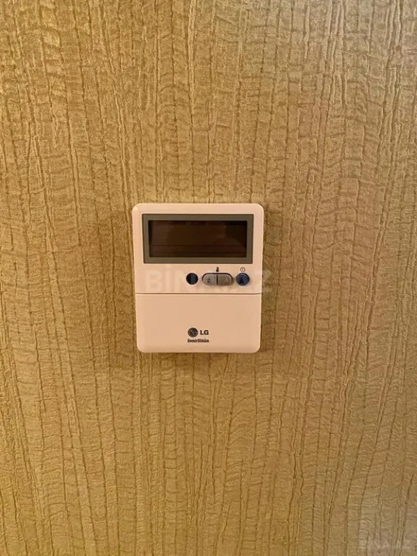 Satılır 4 otaqlı mənzil 250 m²