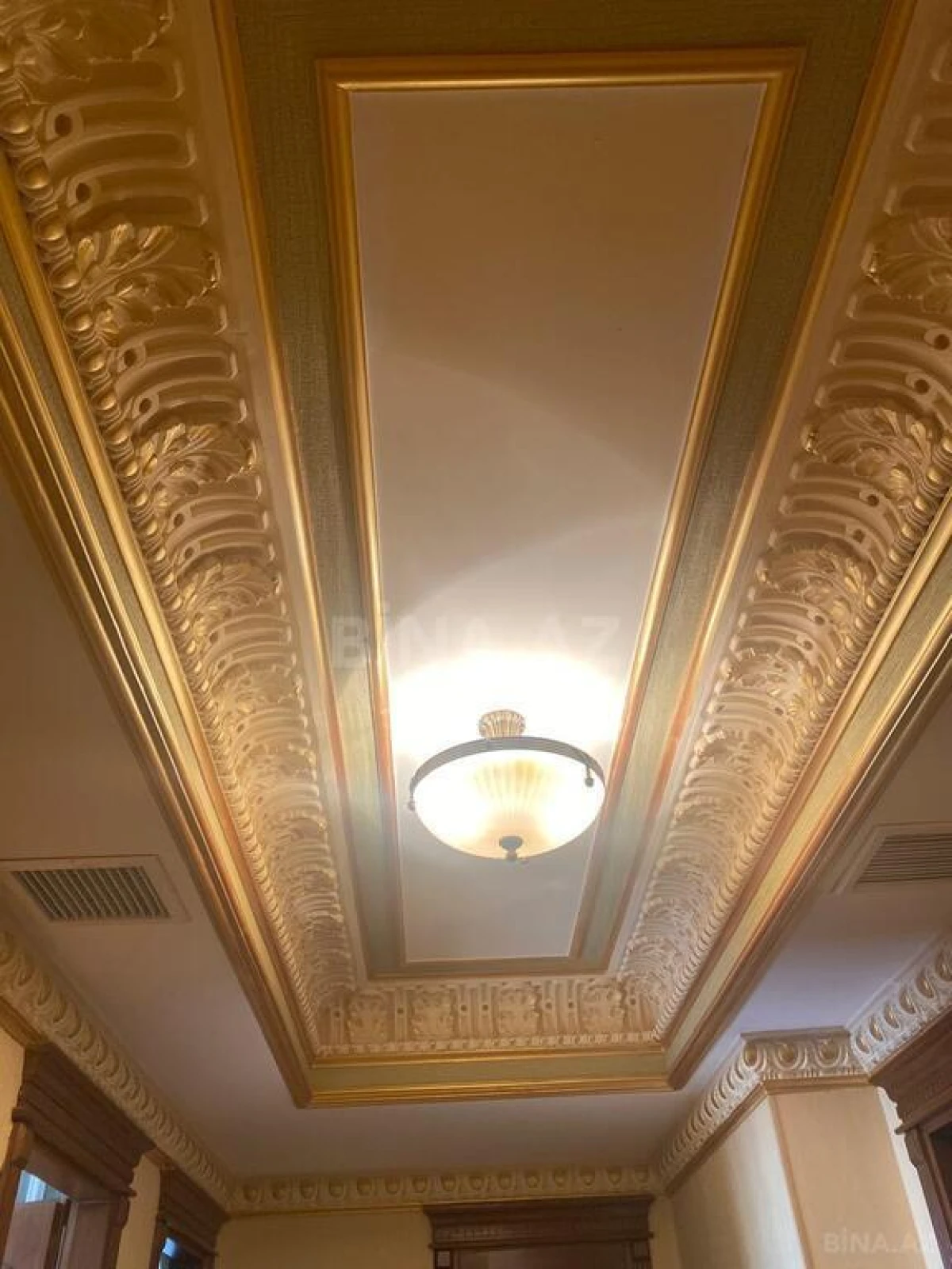 Satılır 4 otaqlı mənzil 250 m²
