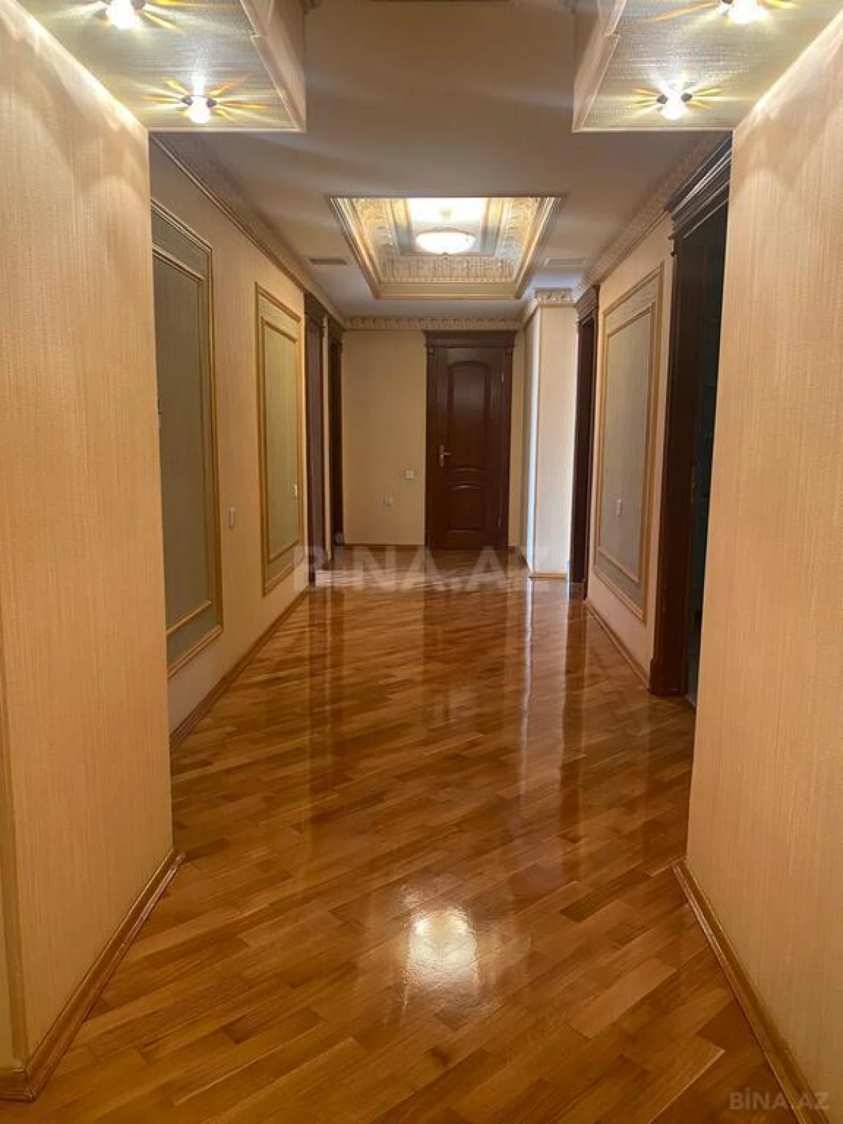 Satılır 4 otaqlı mənzil 250 m²