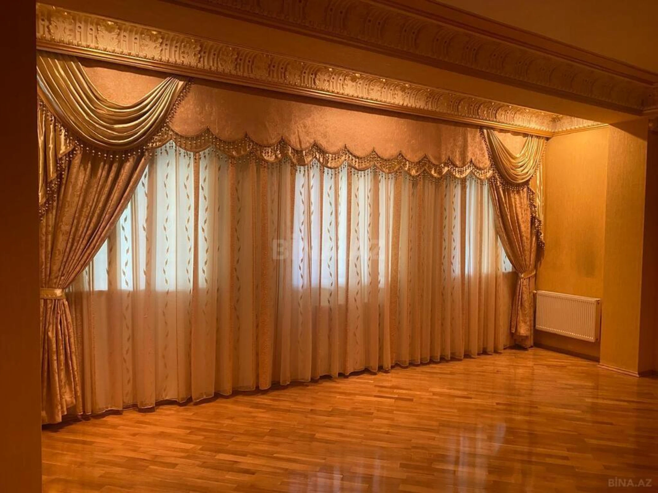 Satılır 4 otaqlı mənzil 250 m²