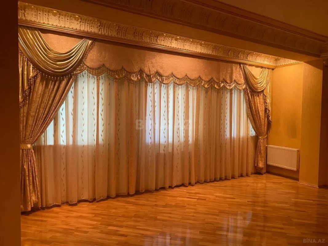 Satılır 4 otaqlı mənzil 250 m²
