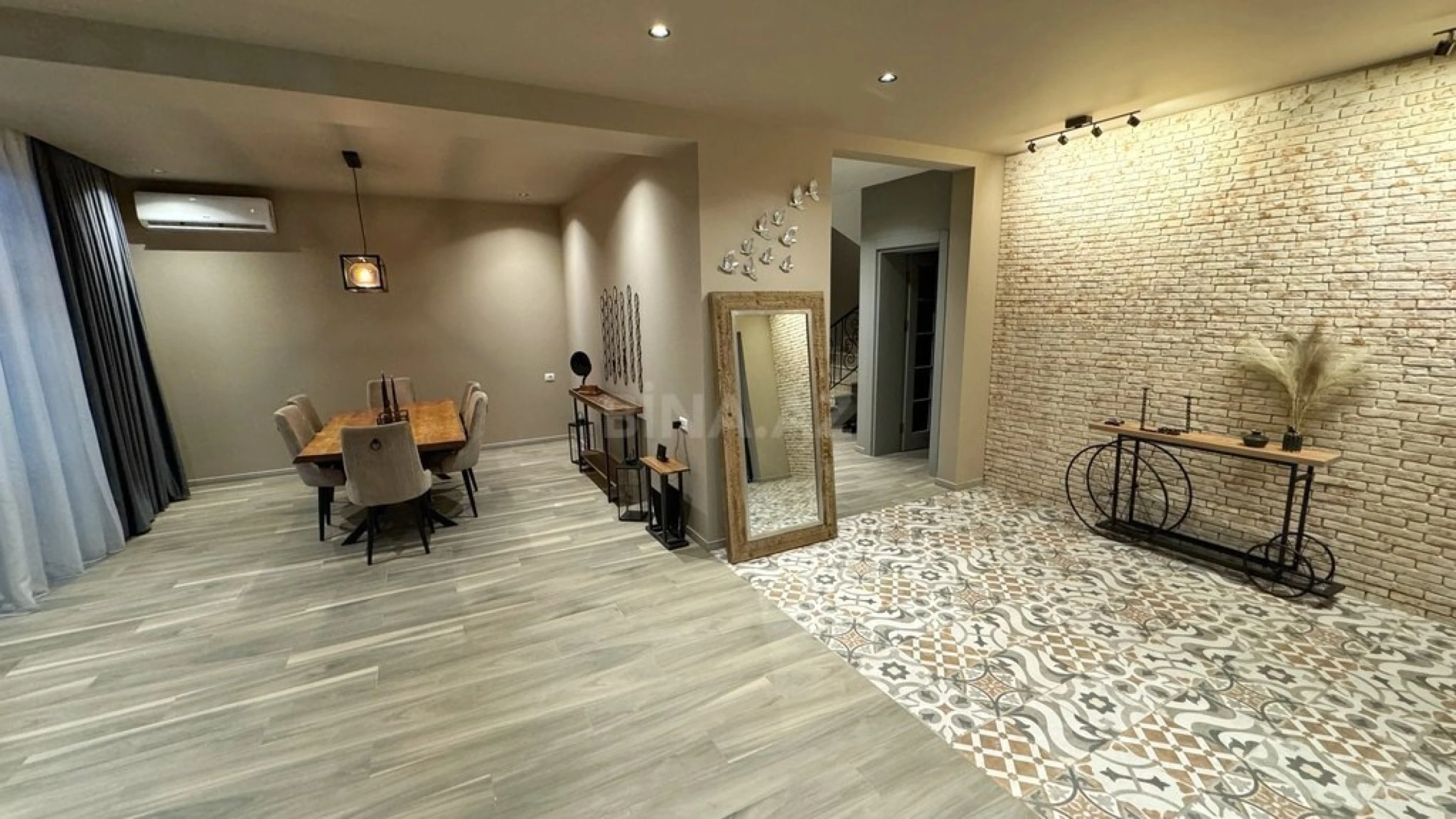 Satılır 7 otaqlı həyət evi 607 m²