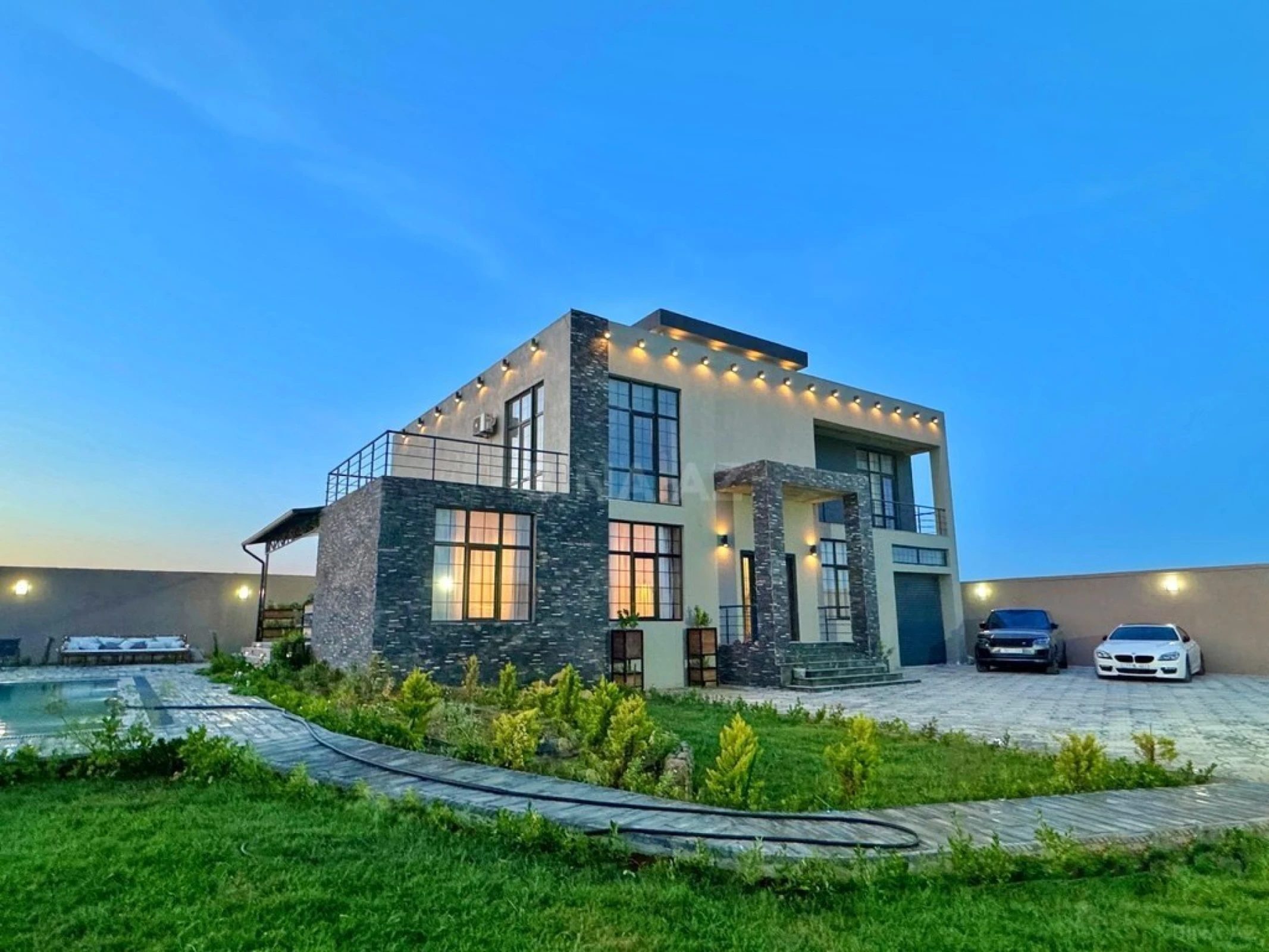 Satılır 7 otaqlı həyət evi 607 m²