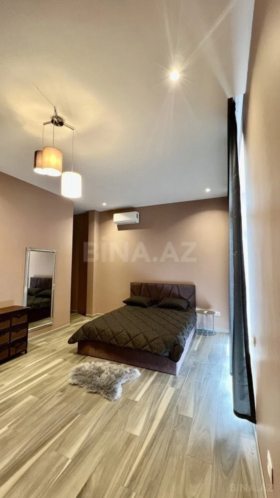 Satılır 7 otaqlı həyət evi 607 m²
