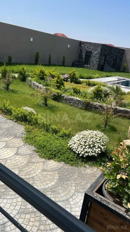 Satılır 7 otaqlı həyət evi 607 m²