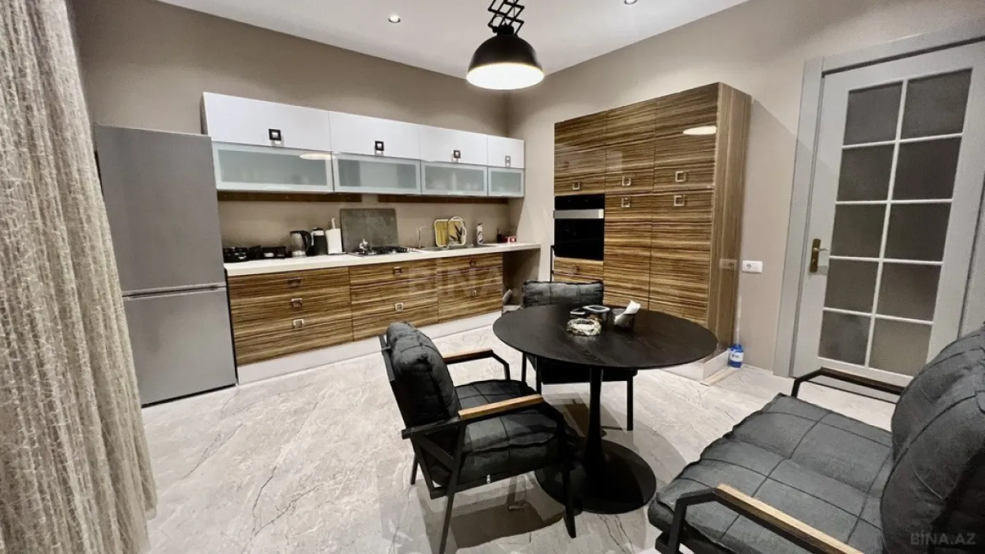 Satılır 7 otaqlı həyət evi 607 m²