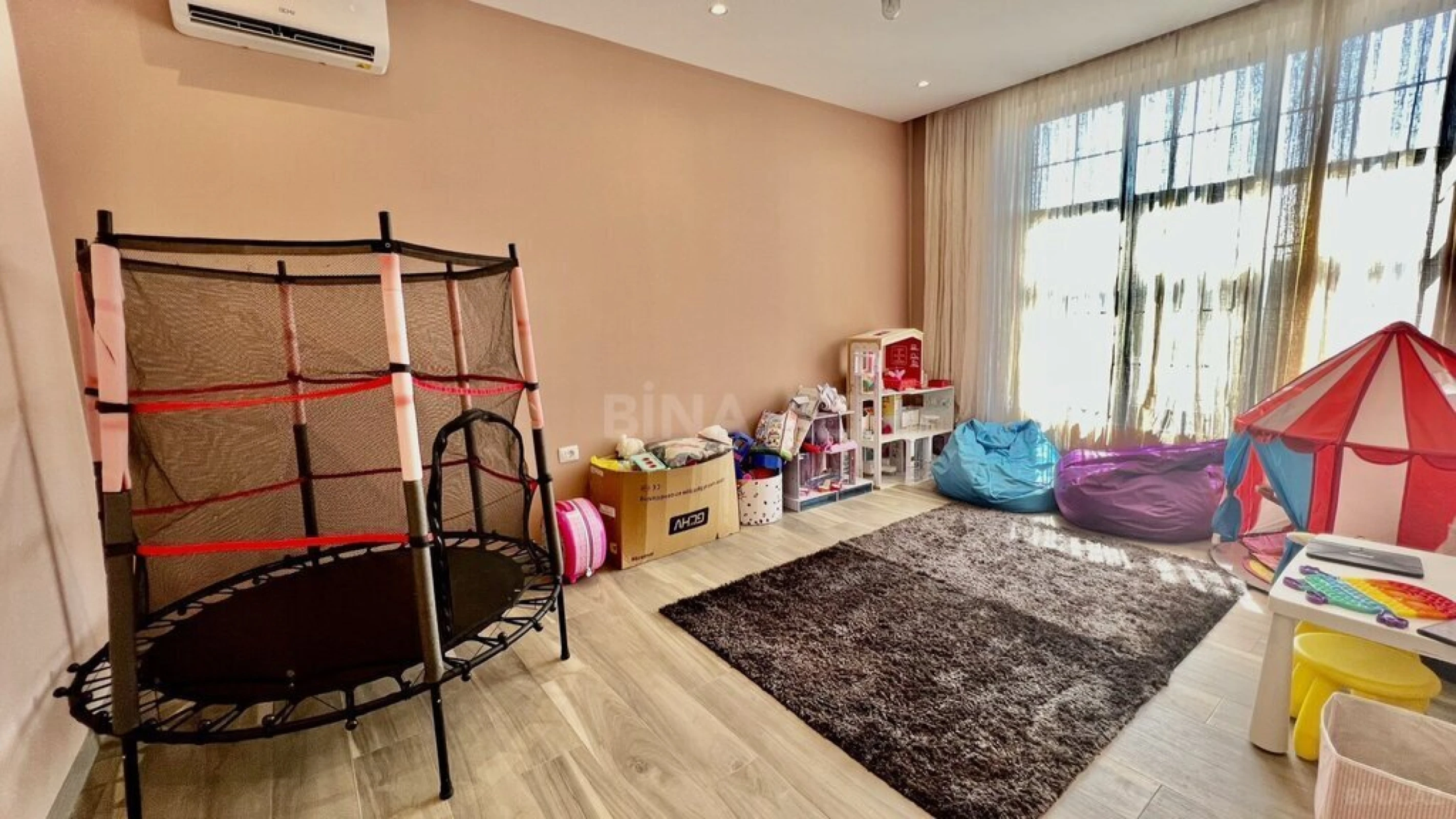 Satılır 7 otaqlı həyət evi 607 m²