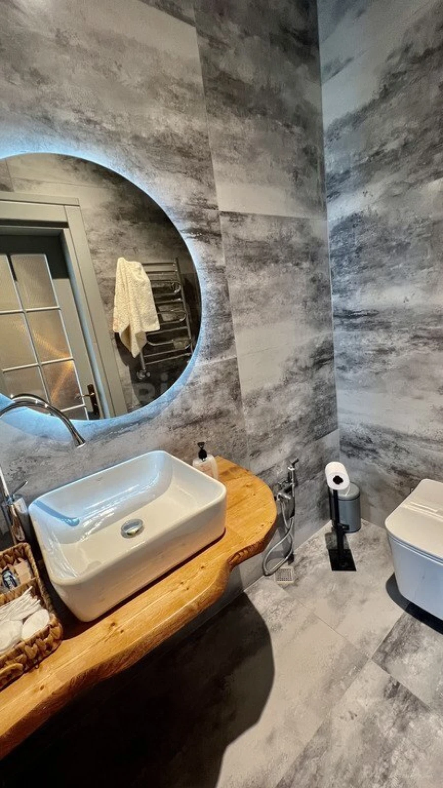 Satılır 7 otaqlı həyət evi 607 m²