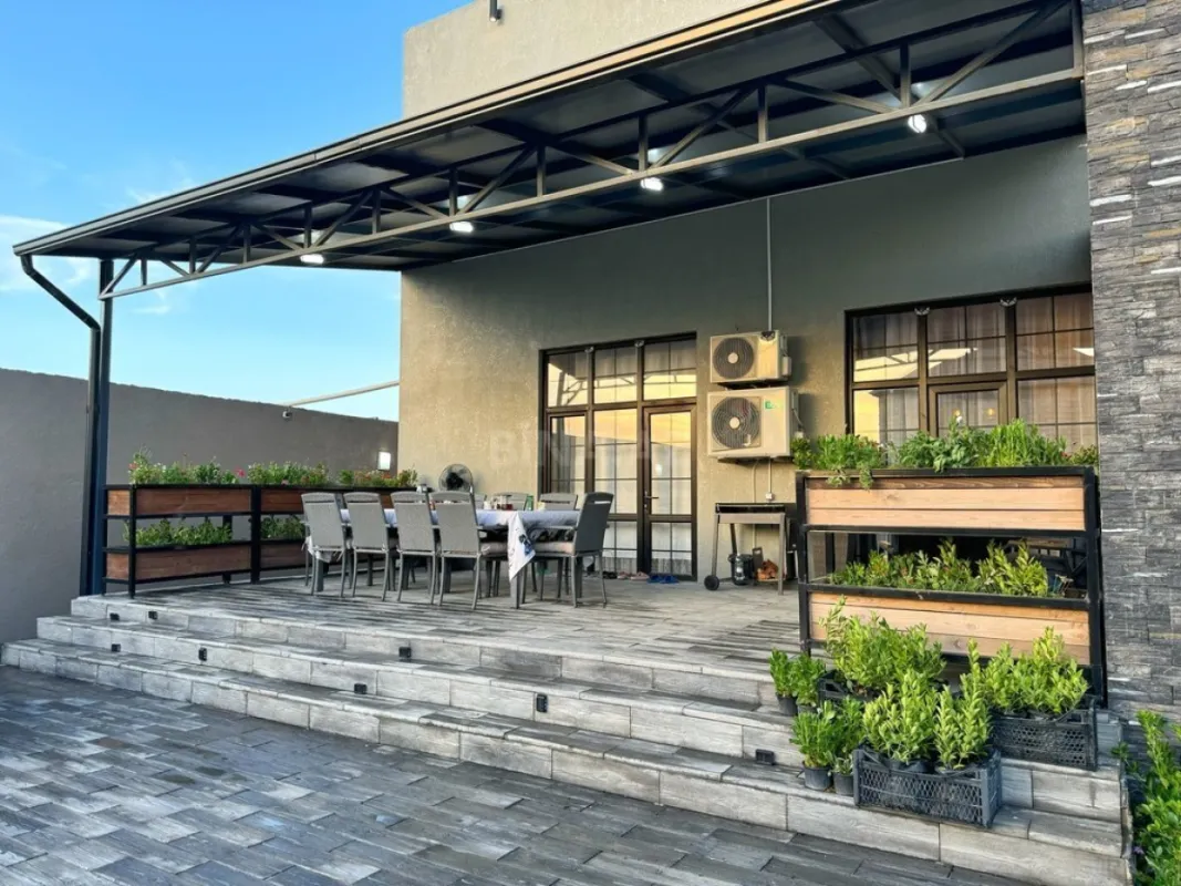 Satılır 7 otaqlı həyət evi 607 m²