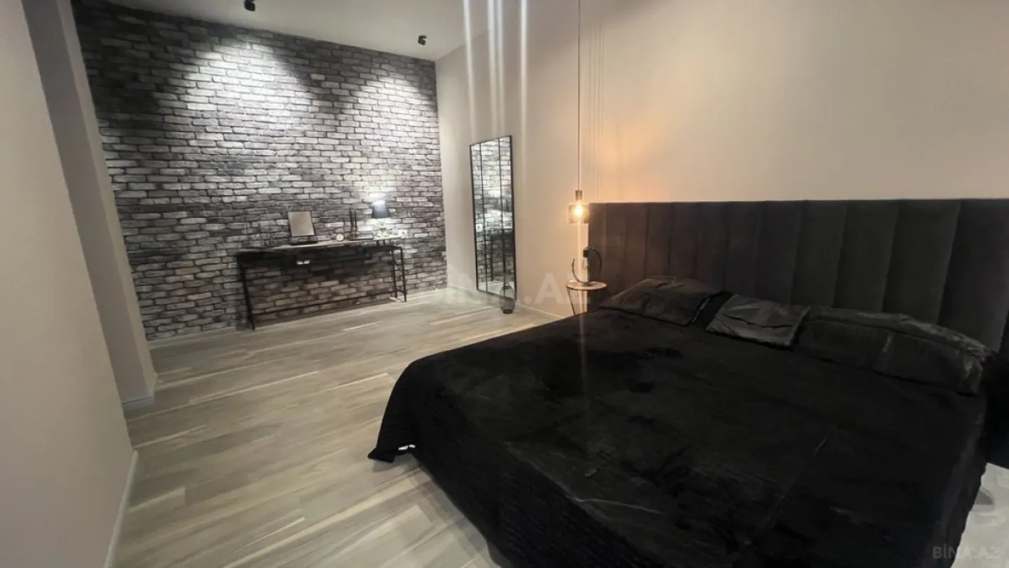 Satılır 7 otaqlı həyət evi 607 m²