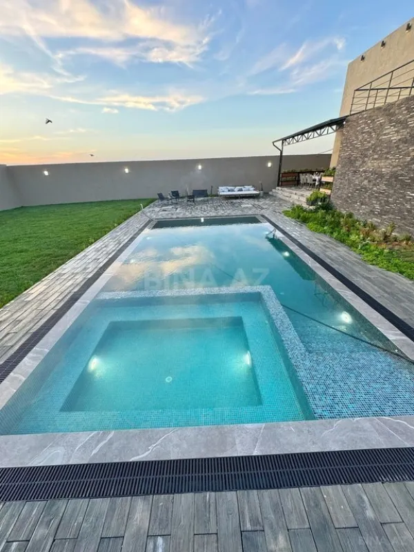 Satılır 7 otaqlı həyət evi 607 m²