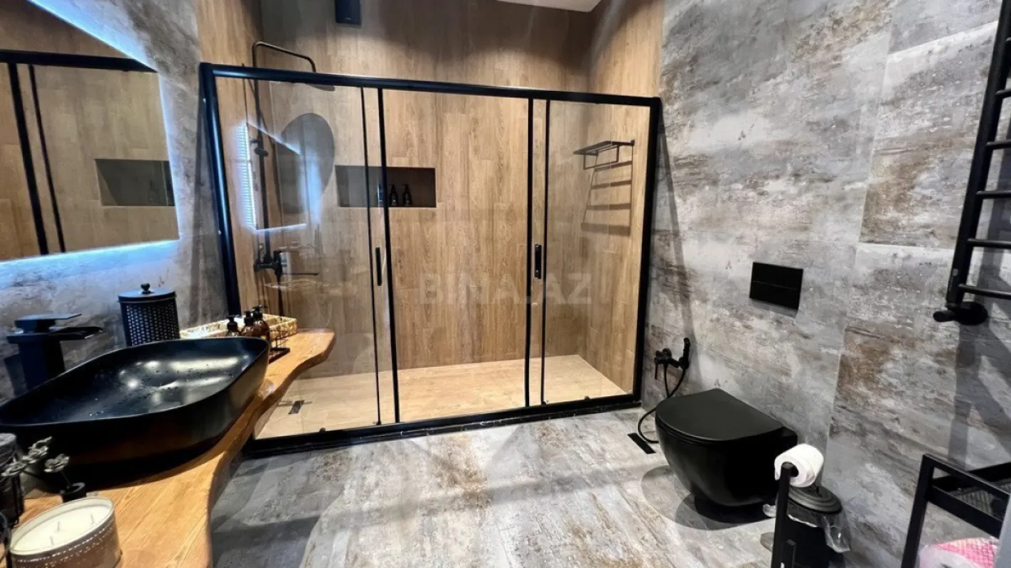 Satılır 7 otaqlı həyət evi 607 m²