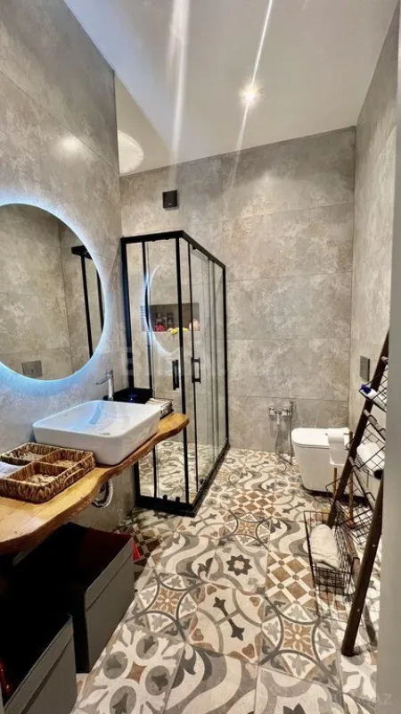 Satılır 7 otaqlı həyət evi 607 m²