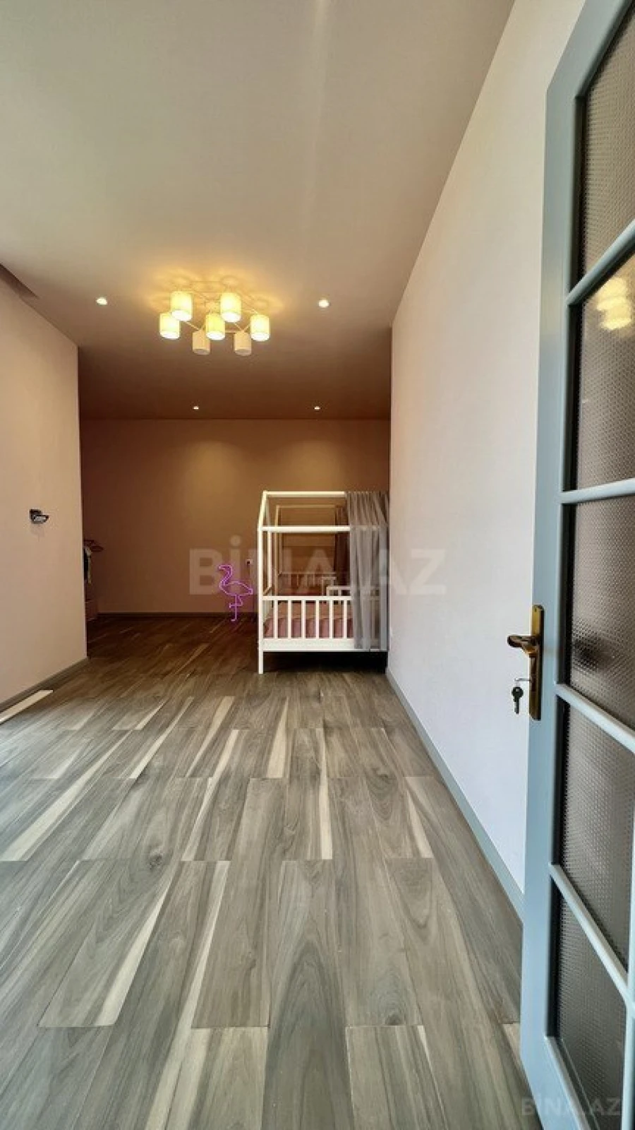 Satılır 7 otaqlı həyət evi 607 m²