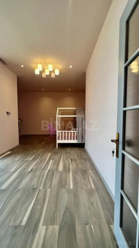 Satılır 7 otaqlı həyət evi 607 m²