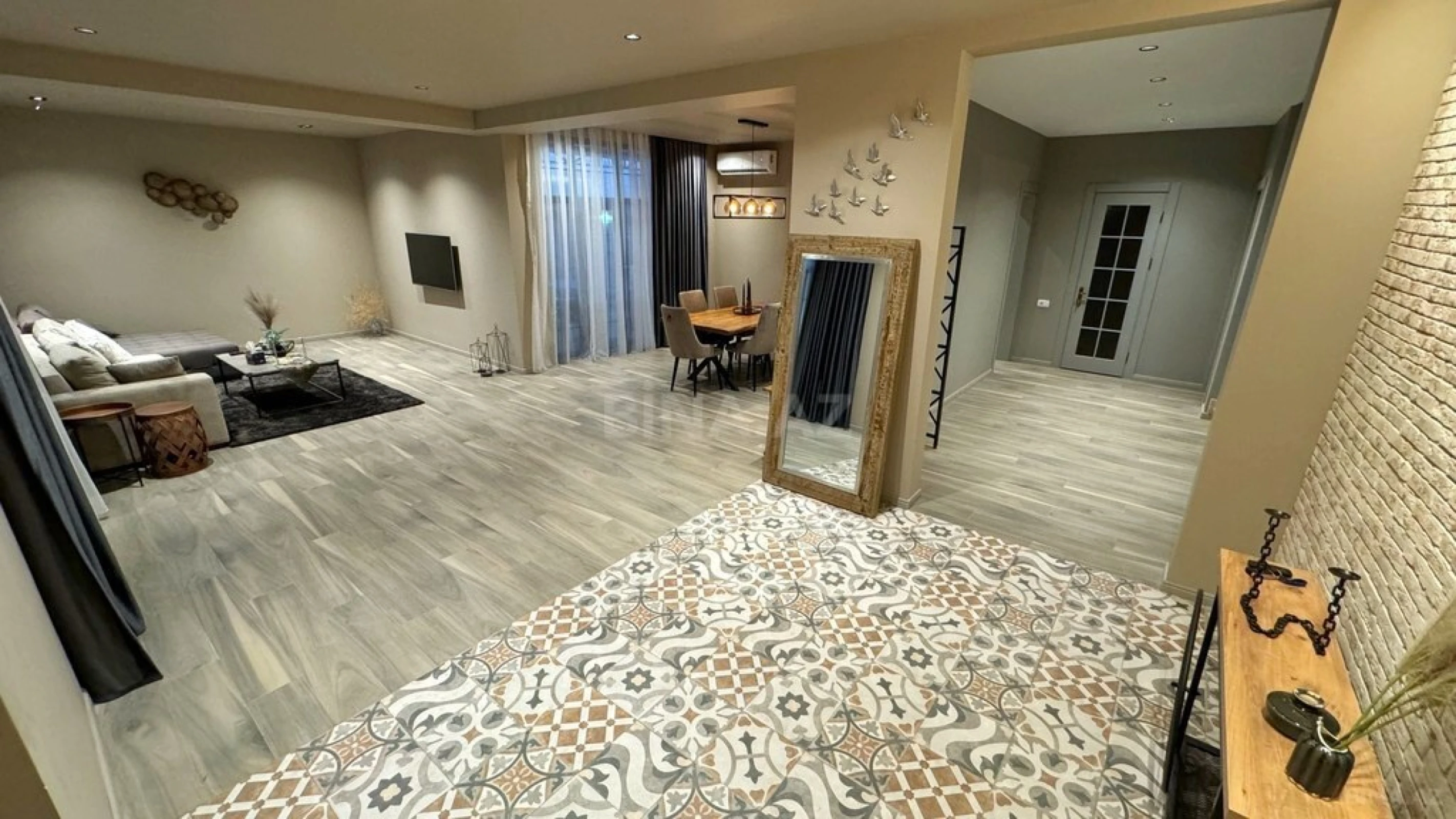 Satılır 7 otaqlı həyət evi 607 m²