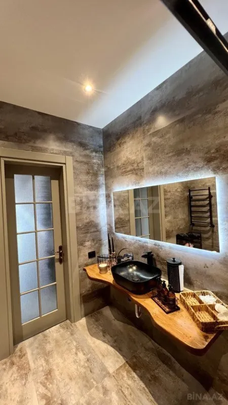 Satılır 7 otaqlı həyət evi 607 m²