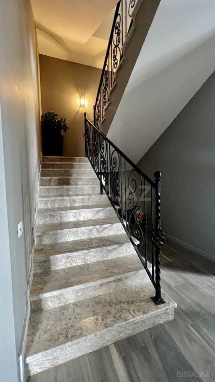 Satılır 7 otaqlı həyət evi 607 m²