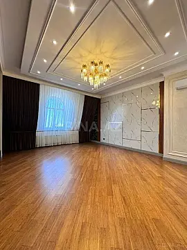 Satılır 4 otaqlı mənzil 280 m²