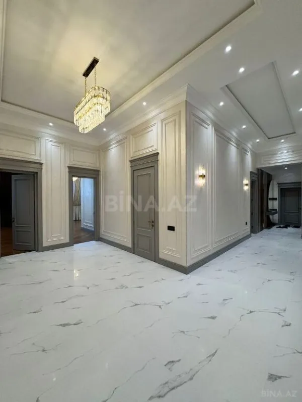 Satılır 4 otaqlı mənzil 280 m²