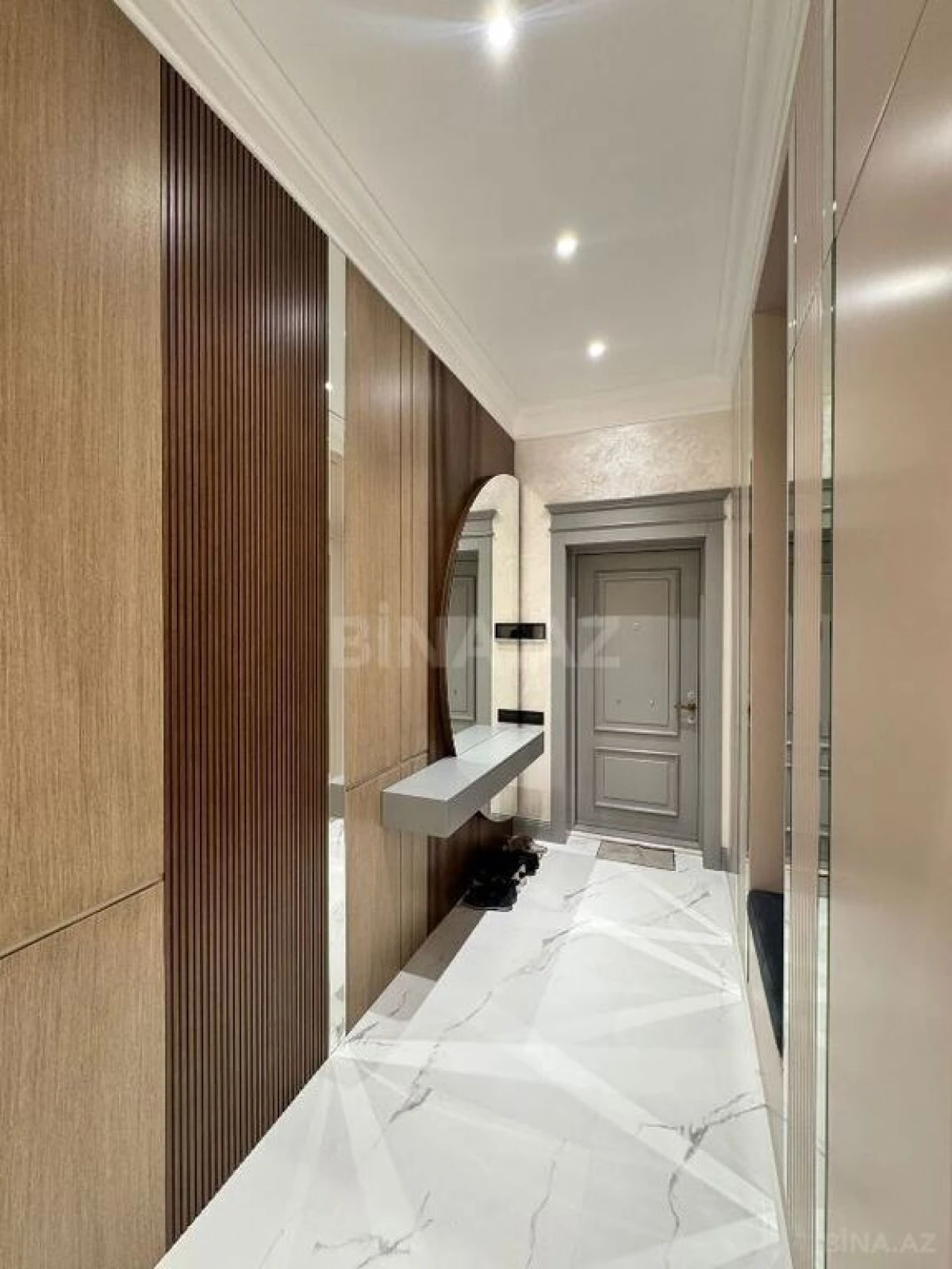 Satılır 4 otaqlı mənzil 280 m²