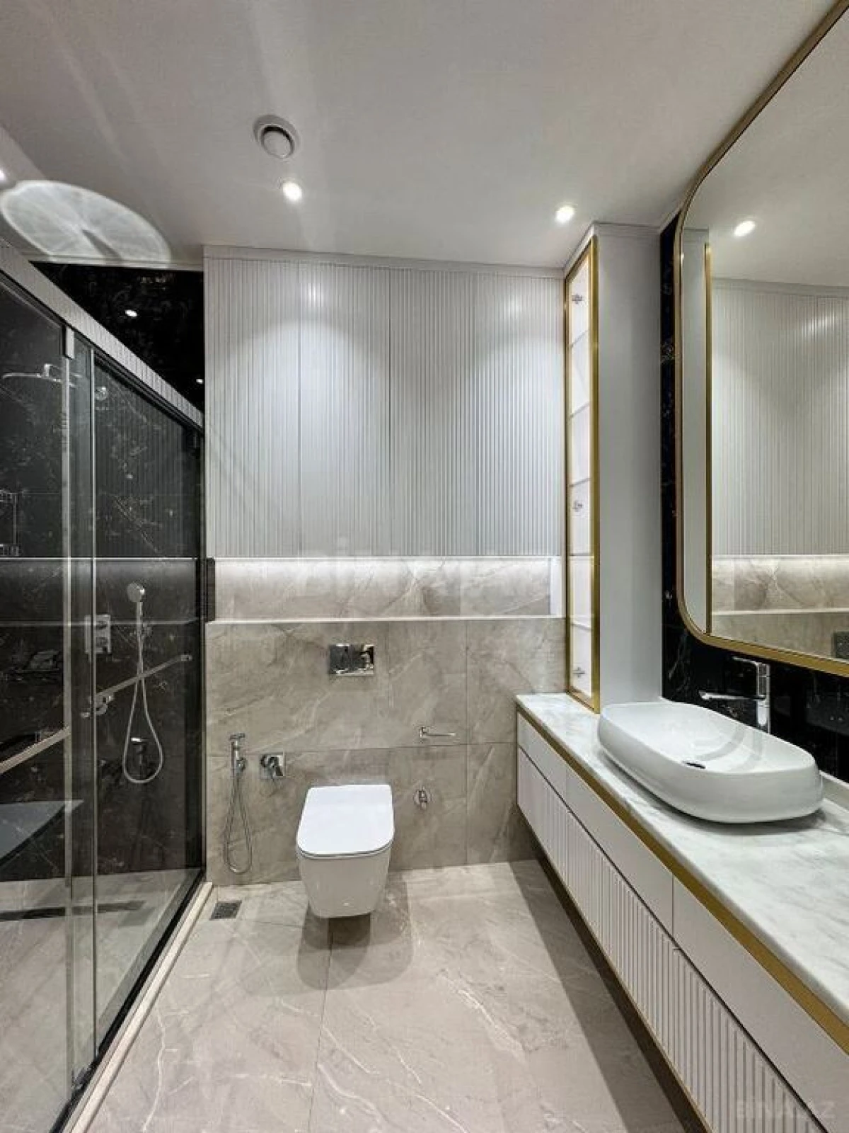 Satılır 4 otaqlı mənzil 280 m²