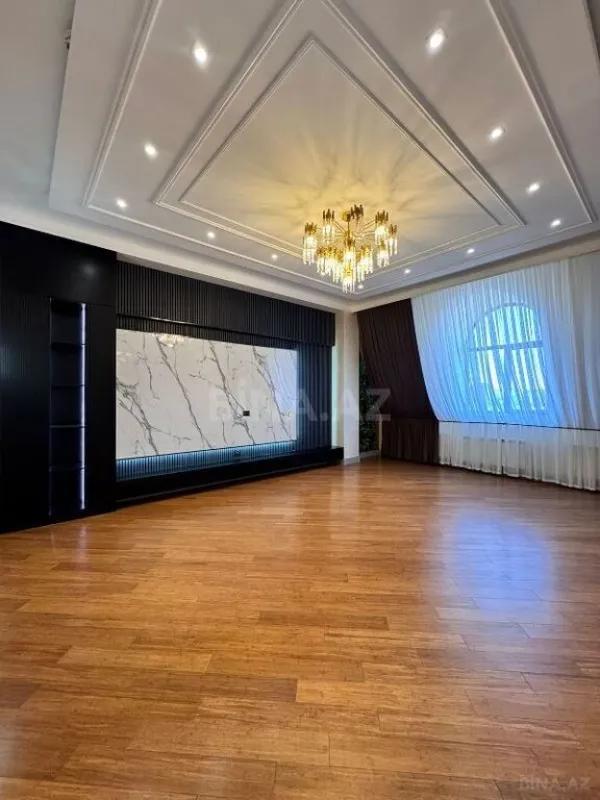 Satılır 4 otaqlı mənzil 280 m²