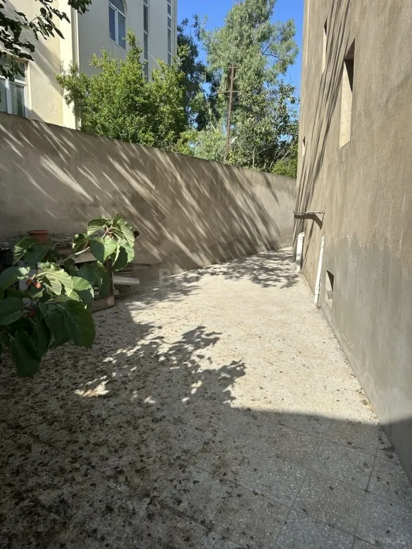 Satılır 6 otaqlı həyət evi 500 m²