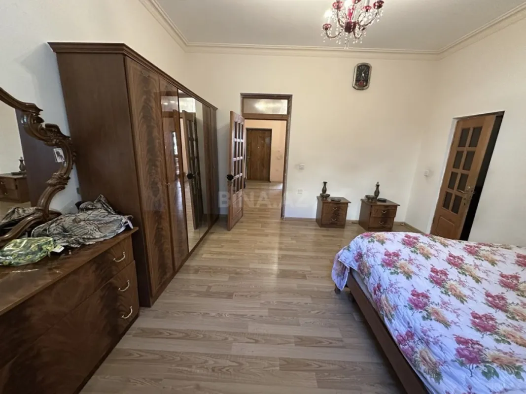 Satılır 6 otaqlı həyət evi 500 m²