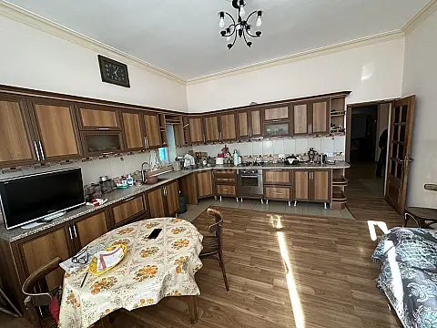 Satılır 6 otaqlı həyət evi 500 m²