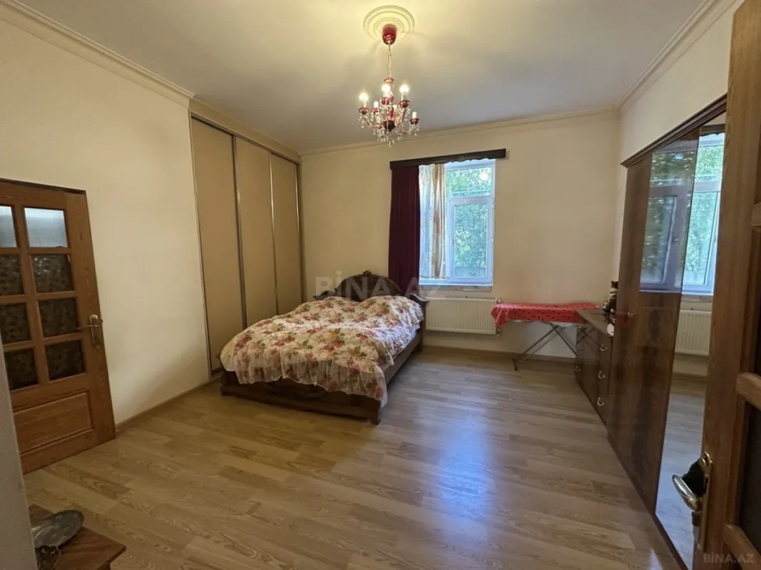 Satılır 6 otaqlı həyət evi 500 m²