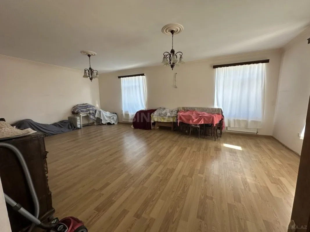 Satılır 6 otaqlı həyət evi 500 m²