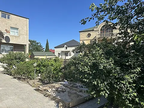 Satılır 6 otaqlı həyət evi 500 m²