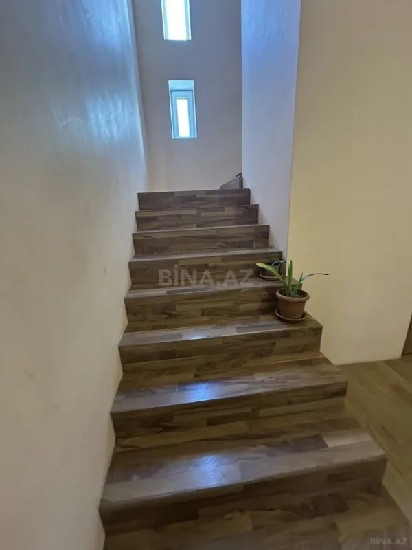 Satılır 6 otaqlı həyət evi 500 m²