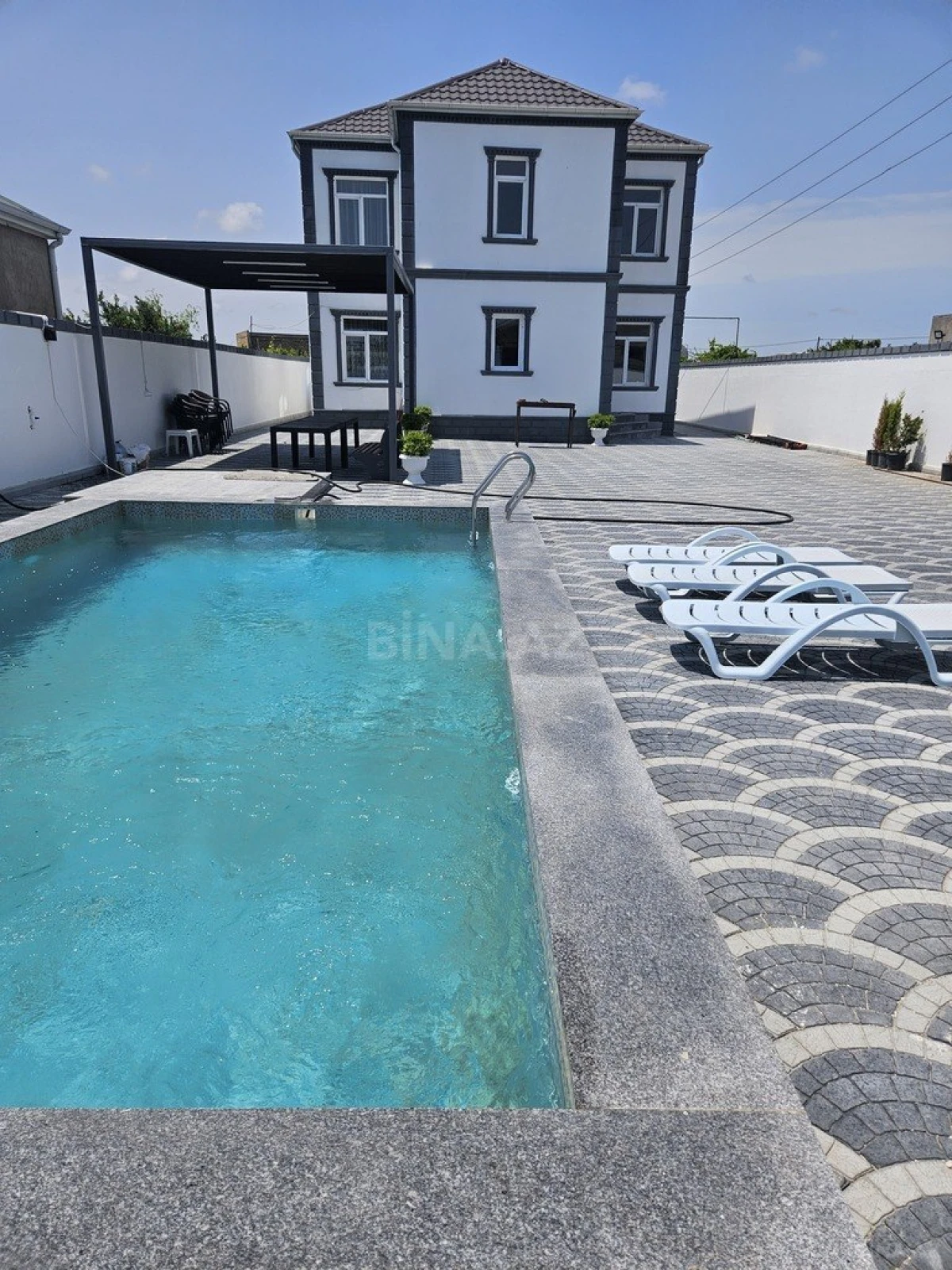 Kirayə verilir 6 otaqlı həyət evi 200 m²