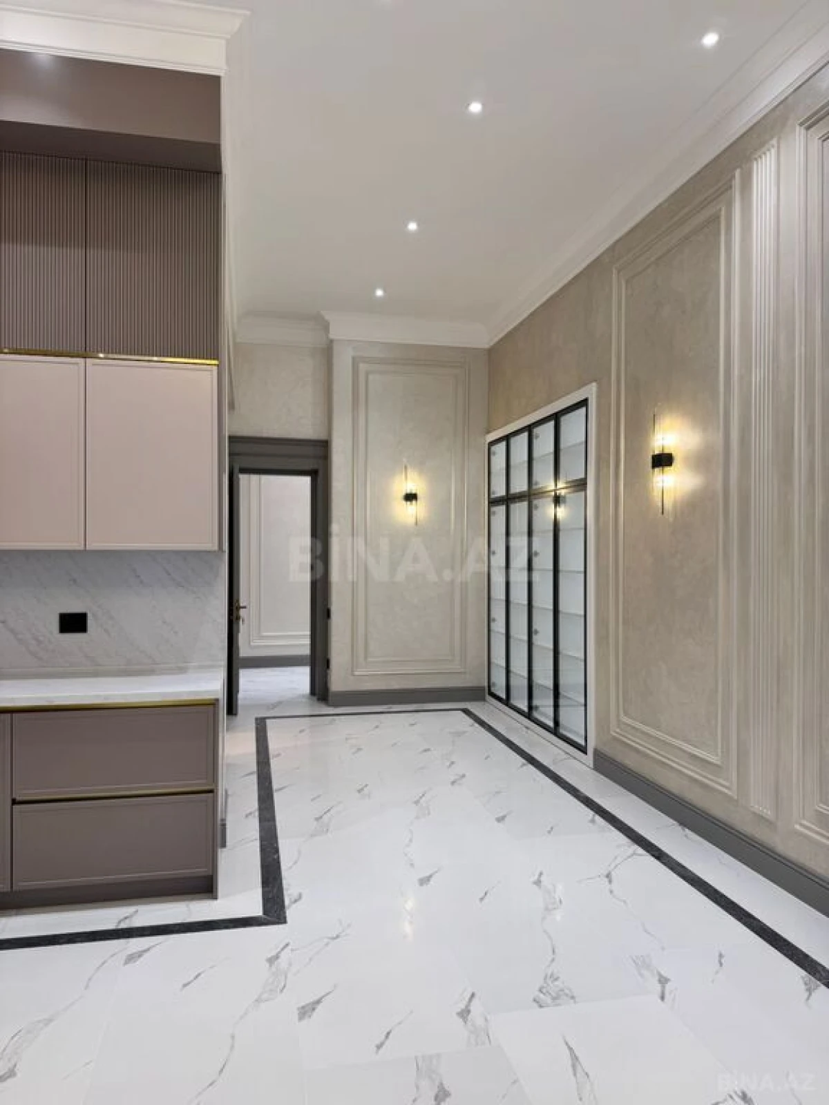 Satılır 4 otaqlı mənzil 285 m²