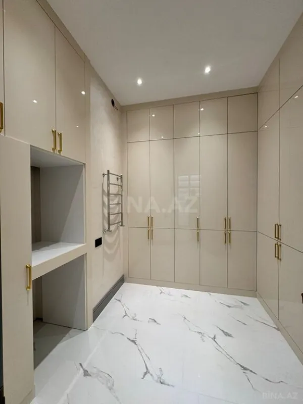 Satılır 4 otaqlı mənzil 285 m²