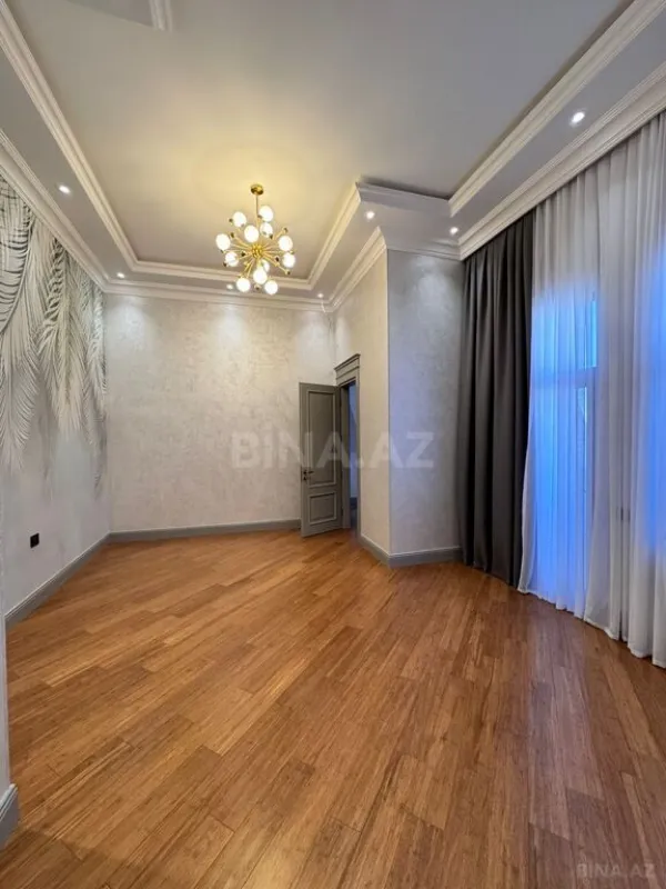 Satılır 4 otaqlı mənzil 285 m²