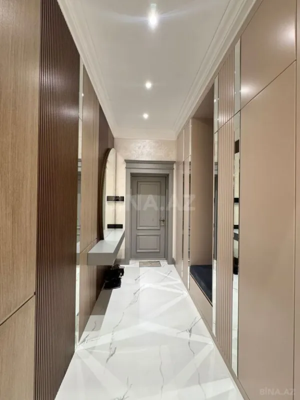 Satılır 4 otaqlı mənzil 285 m²