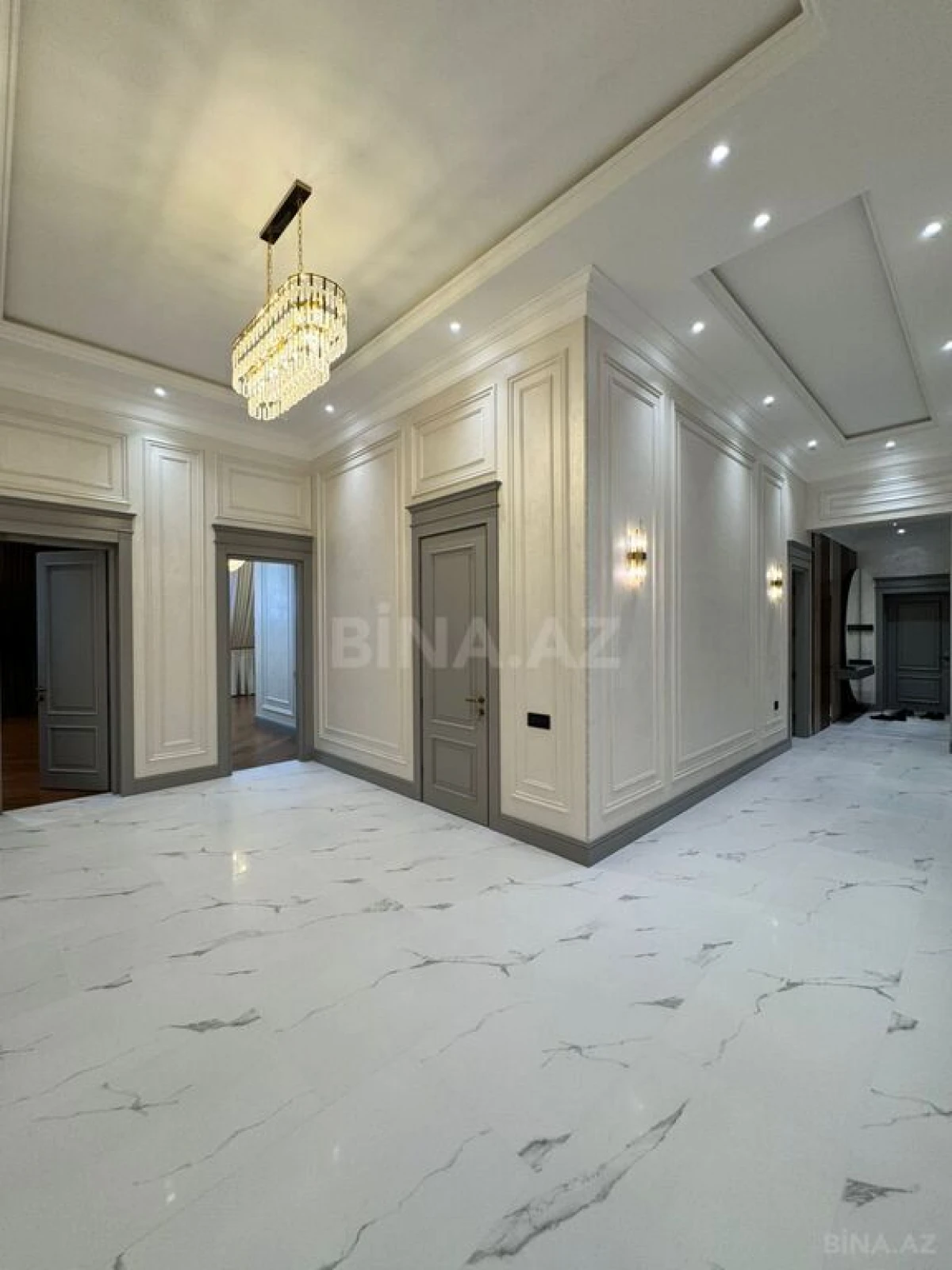 Satılır 4 otaqlı mənzil 285 m²