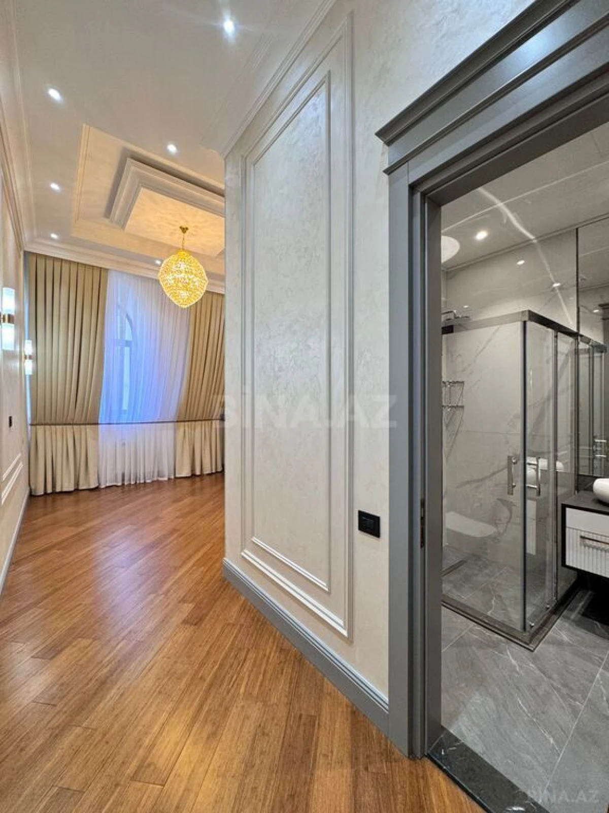 Satılır 4 otaqlı mənzil 285 m²