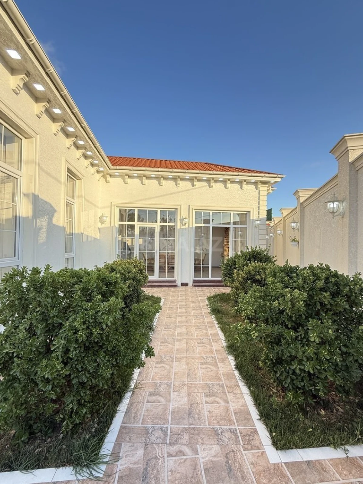 Satılır 4 otaqlı həyət evi 180 m²