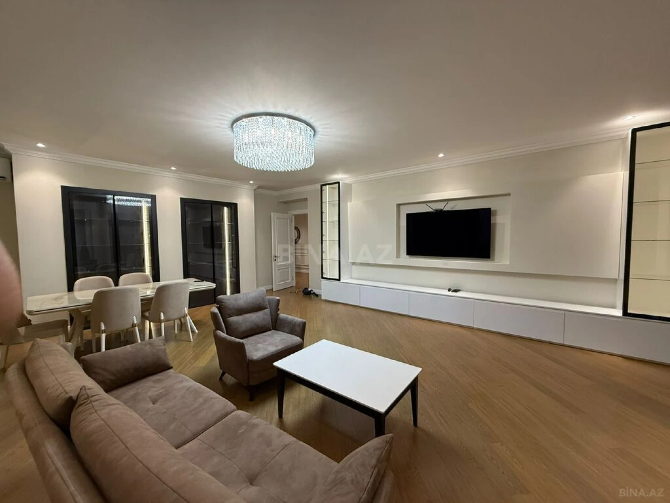 Kirayə verilir 4 otaqlı mənzil 200 m²