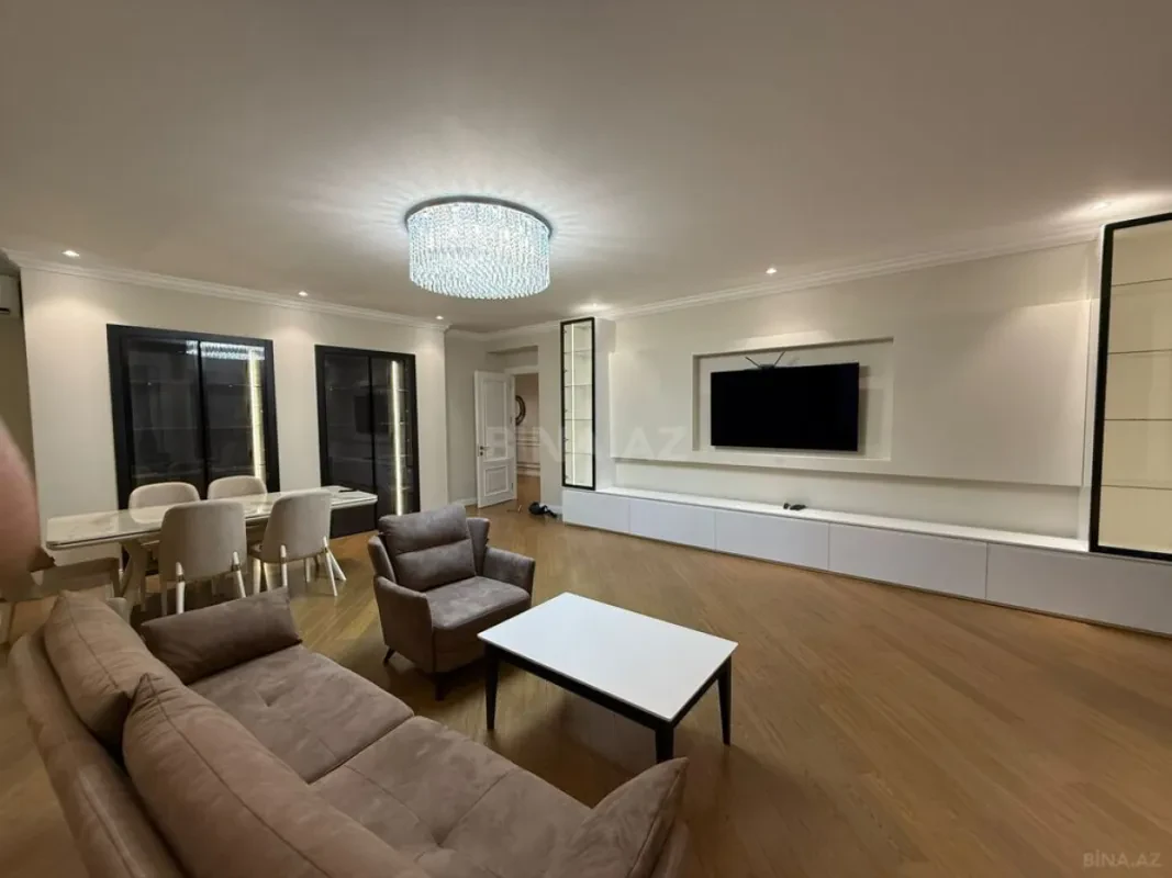 Kirayə verilir 4 otaqlı mənzil 200 m²