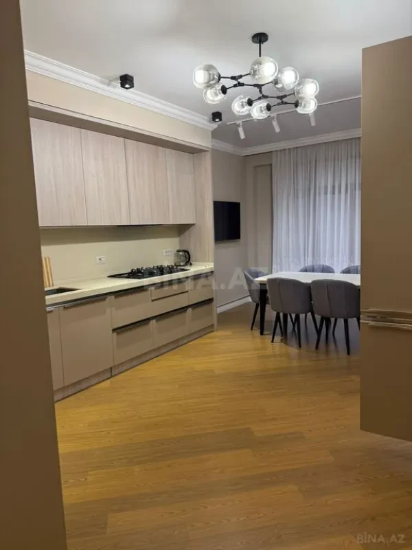 Kirayə verilir 4 otaqlı mənzil 200 m²