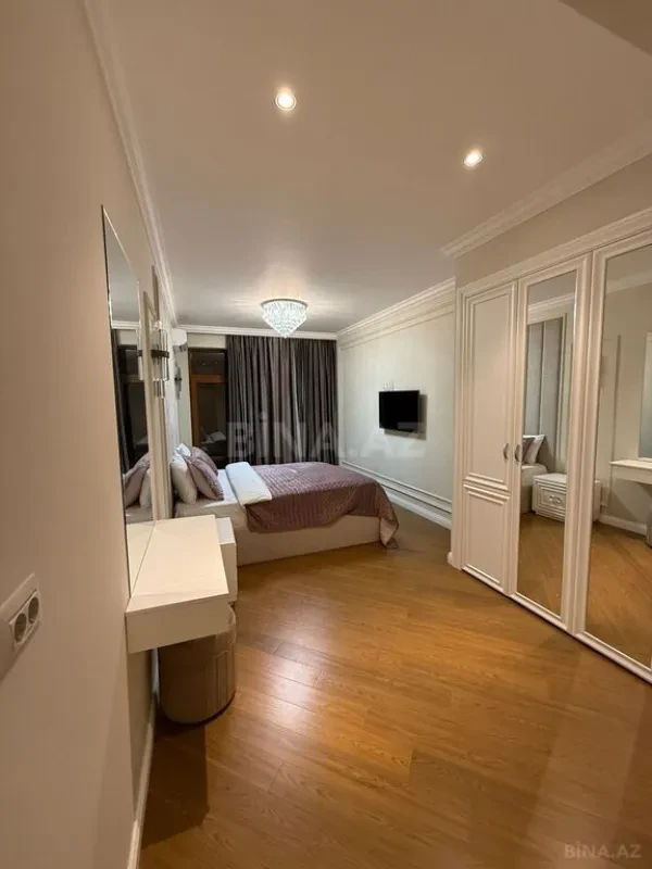 Kirayə verilir 4 otaqlı mənzil 200 m²